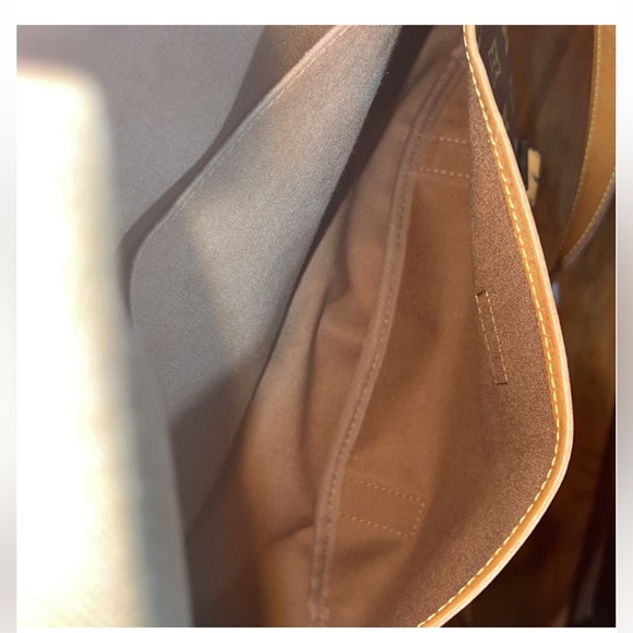 ❗️SOLD❗️LV SAUMUR 43😍ZERO OLD ODOR  ❗️ the only bag u need 2 Travel light💼 EUC - Picture 13 of 16